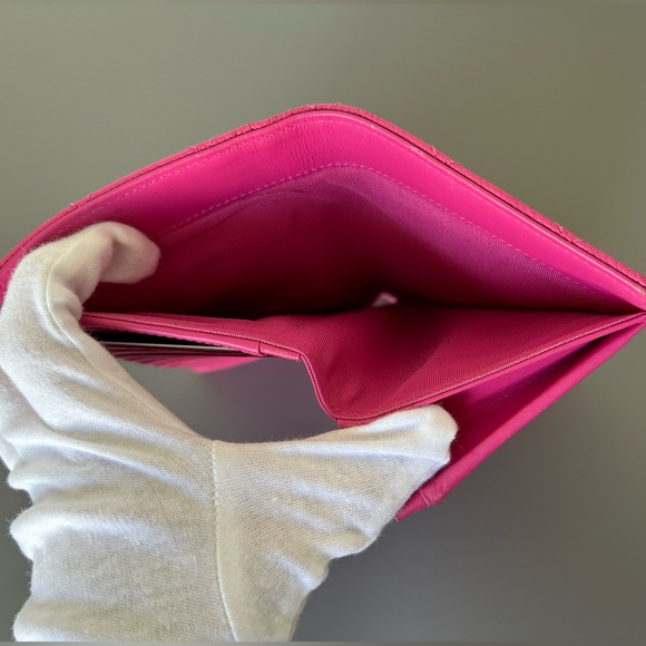 Chanel Bifold Fuchsia / Pink Quilted Caviar Leather Wallet - Picture 4 of 16